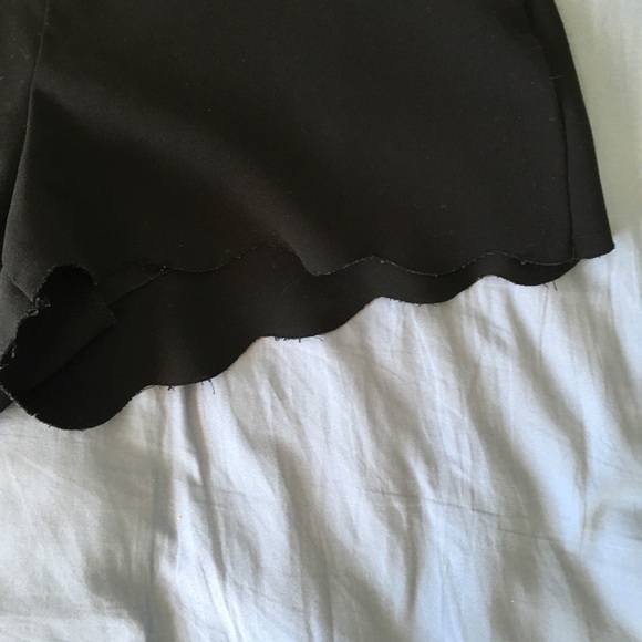 H&M Divided scalloped highwaisted black shorts sz0 - Picture 2 of 5